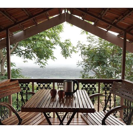 Nisarg Resort Колхапур Экстерьер фото